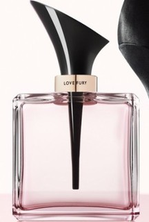 Вариация прошлогоднего парфюма от компании Nine West – дамские духи Love Fury Kiss