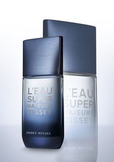 L’Eau Super Majeure d’Issey — для мужчин в стиле Issey Miyake