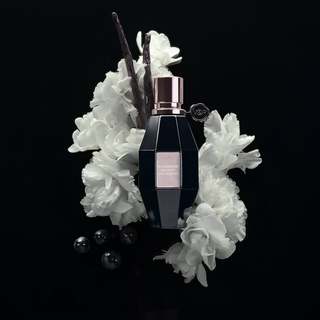 Viktor & Rolf представляет новый ароматный аксессуар Flowerbomb Midnight